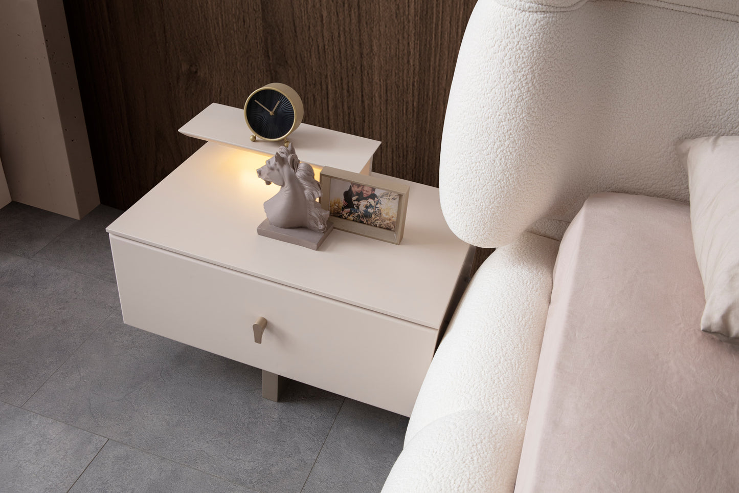 Bonje Bedside Table
